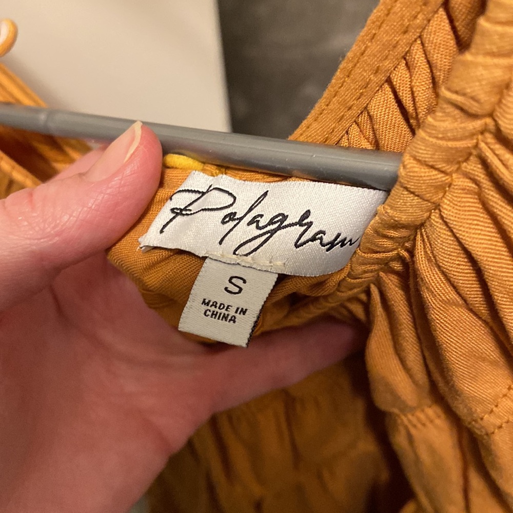 Gold Blouse - Picture 3 of 4